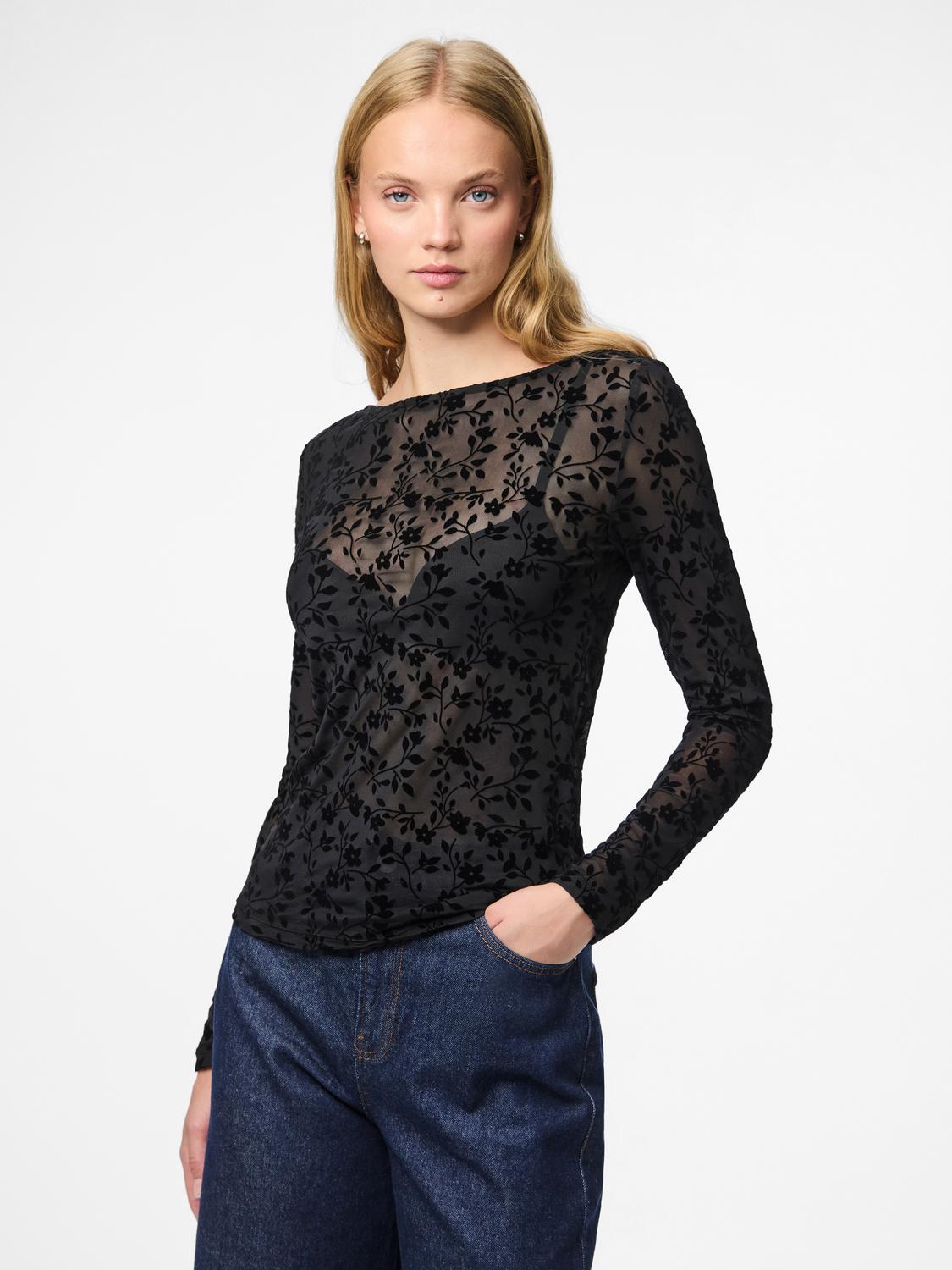 model_shot-front